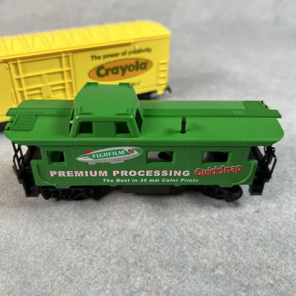 ihc ho scale freight car & Caboose Crayola, Fujifilm